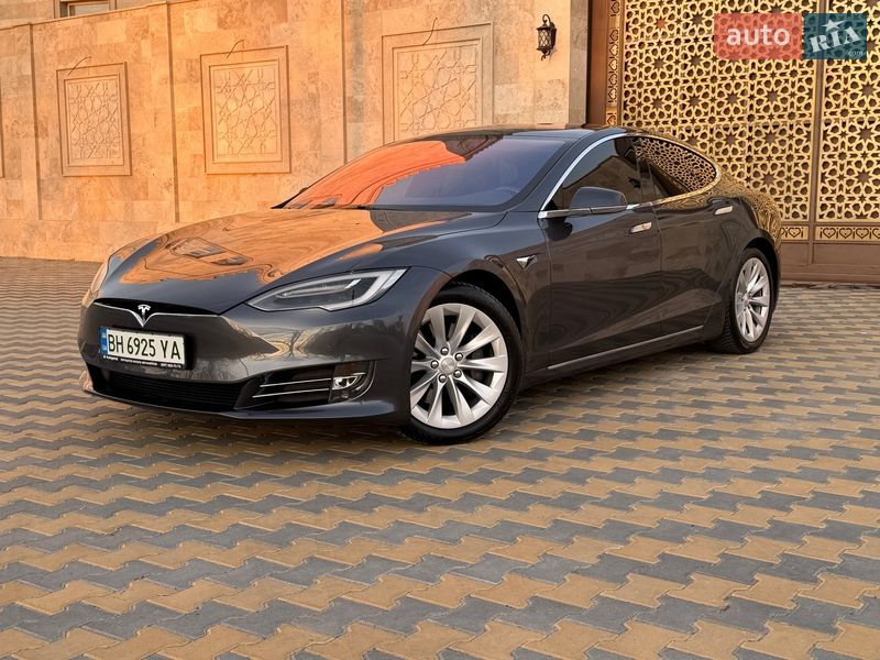 Ліфтбек Tesla Model S 2017 в Одесі