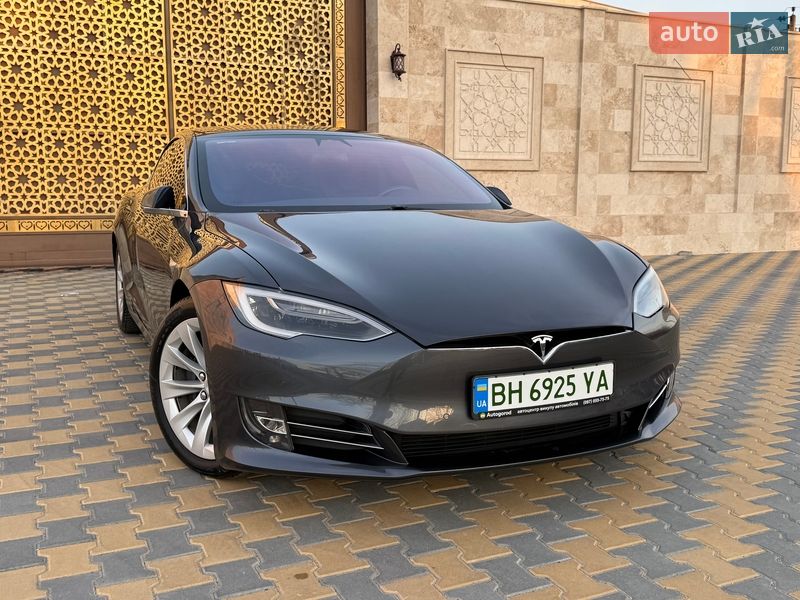 Ліфтбек Tesla Model S 2017 в Одесі