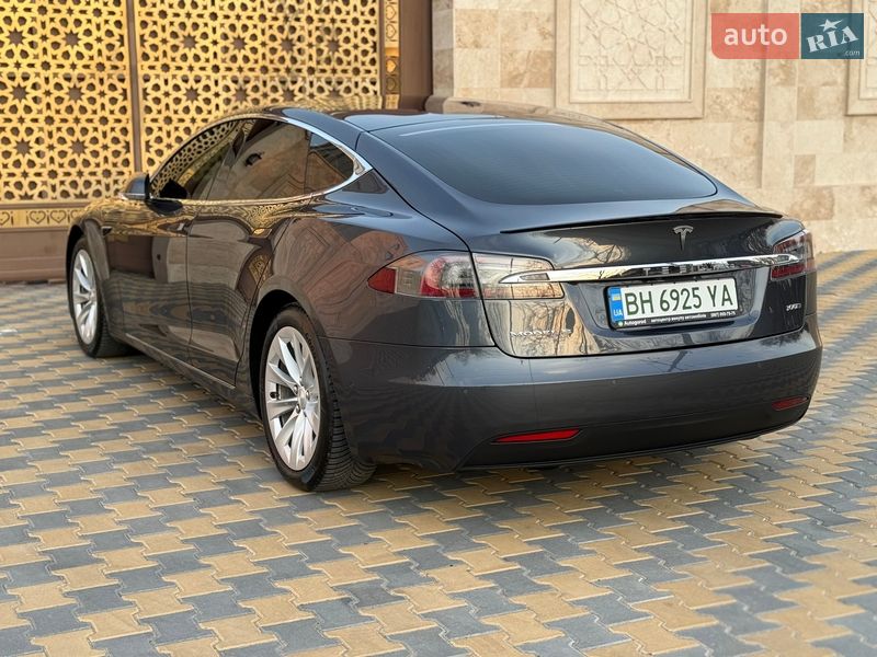 Ліфтбек Tesla Model S 2017 в Одесі