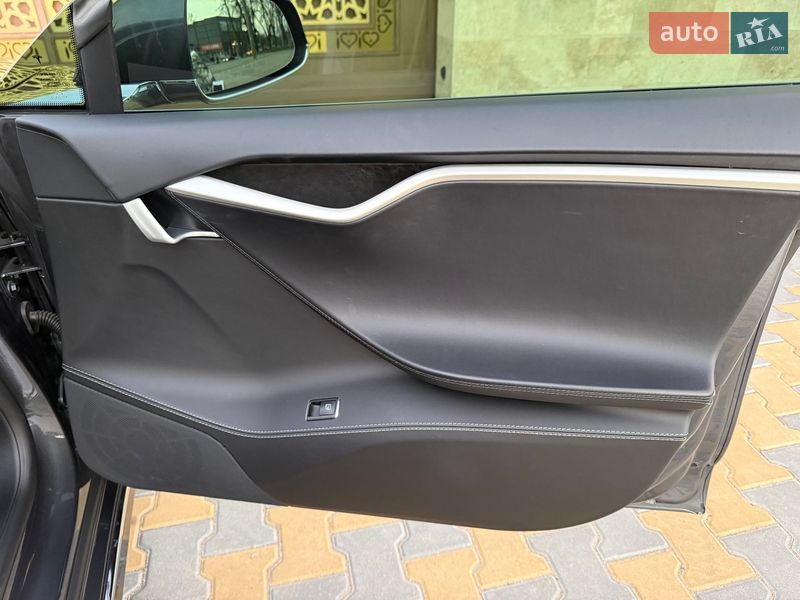 Ліфтбек Tesla Model S 2017 в Одесі