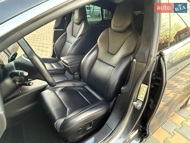 Ліфтбек Tesla Model S 2017 в Одесі