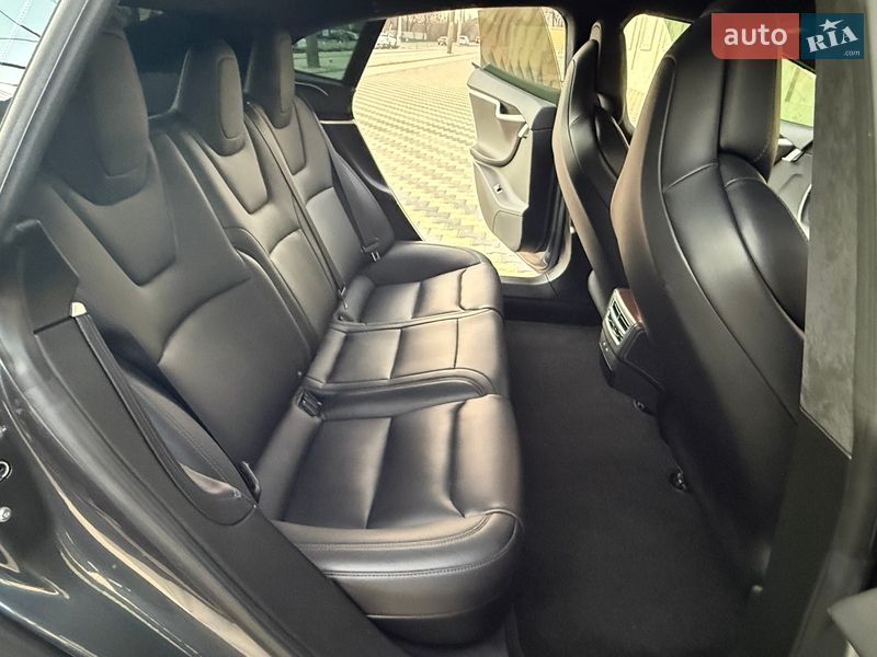 Ліфтбек Tesla Model S 2017 в Одесі