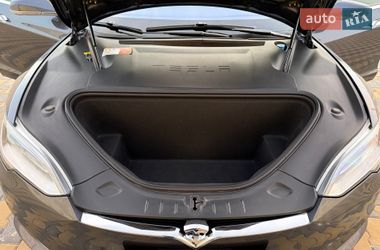 Ліфтбек Tesla Model S 2017 в Одесі фото 76 Ліфтбек Tesla Model S 2017 в Одесі