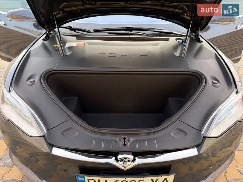 Ліфтбек Tesla Model S 2017 в Одесі