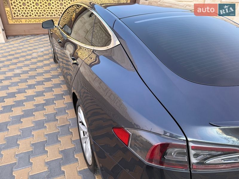 Ліфтбек Tesla Model S 2017 в Одесі