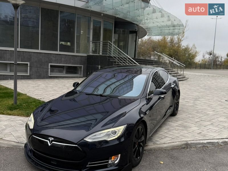 Ліфтбек Tesla Model S 2014 в Києві