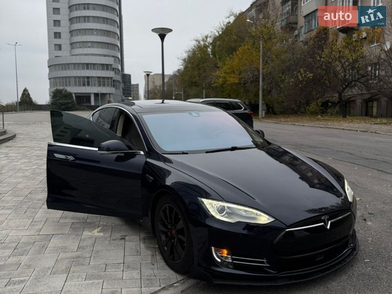 Ліфтбек Tesla Model S 2014 в Києві