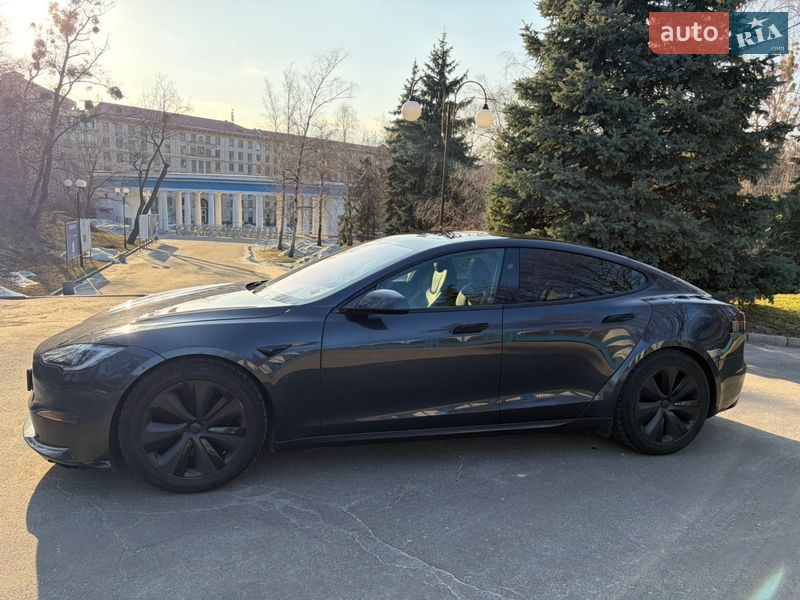 Лифтбек Tesla Model S 2024 в Киеве