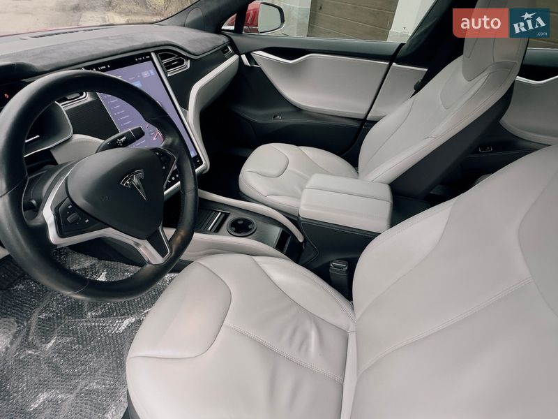 Ліфтбек Tesla Model S 2015 в Одесі