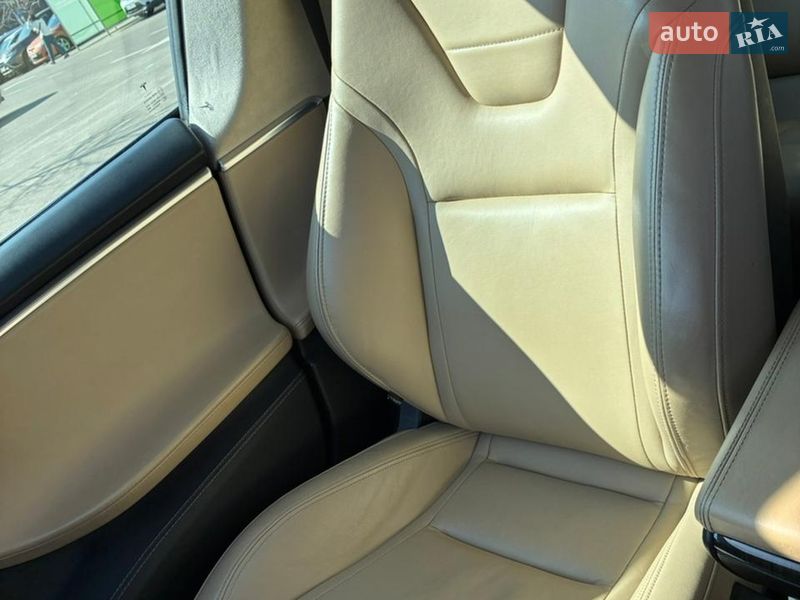 Ліфтбек Tesla Model S 2015 в Києві фото 18 Ліфтбек Tesla Model S 2015 в Києві