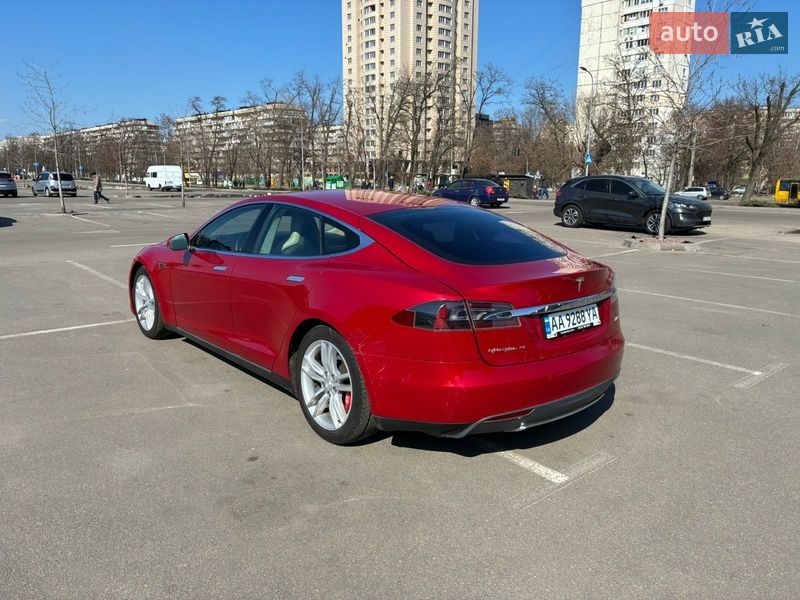 Ліфтбек Tesla Model S 2015 в Києві фото 4 Ліфтбек Tesla Model S 2015 в Києві