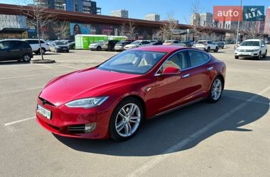 Лифтбек Tesla Model S 2015 в Киеве