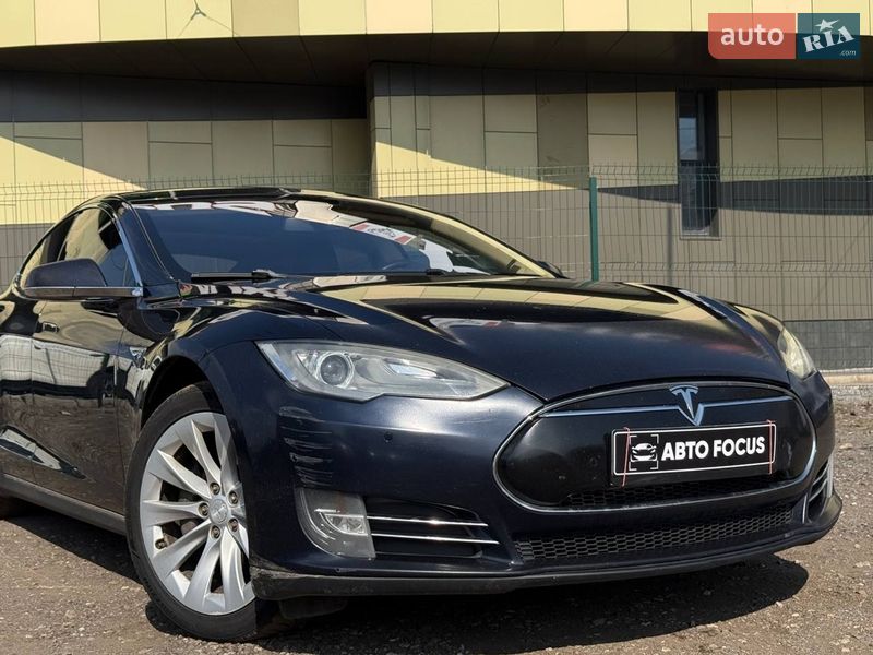 Лифтбек Tesla Model S 2014 в Киеве