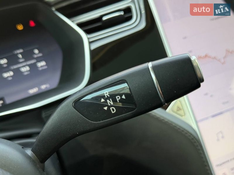 Лифтбек Tesla Model S 2014 в Киеве