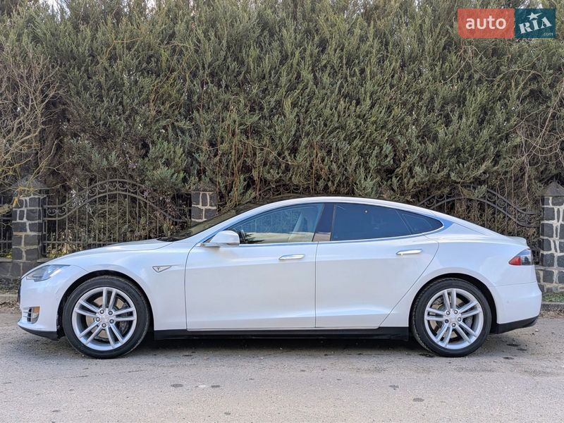 Лифтбек Tesla Model S 2014 в Луцке фото 6 Лифтбек Tesla Model S 2014 в Луцке