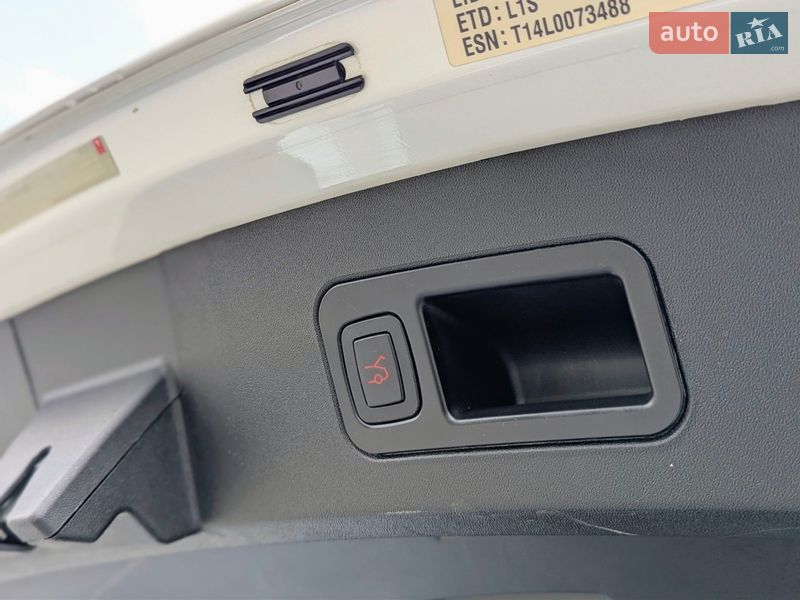 Лифтбек Tesla Model S 2014 в Луцке фото 35 Лифтбек Tesla Model S 2014 в Луцке