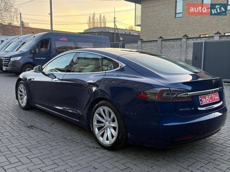 Лифтбек Tesla Model S 2018 в Ровно