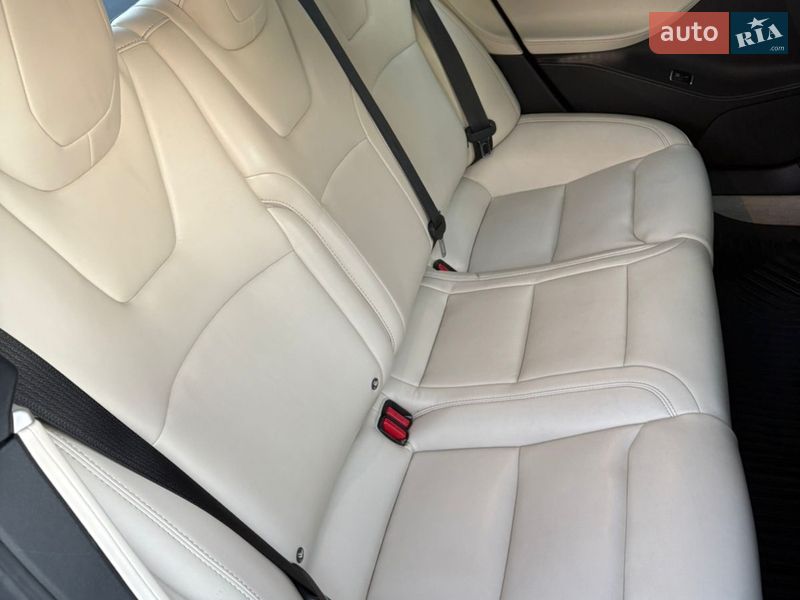 Лифтбек Tesla Model S 2018 в Ровно