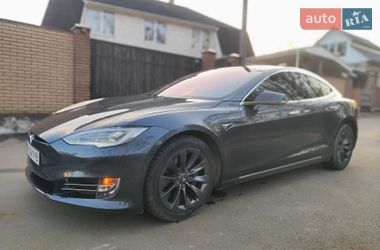 Лифтбек Tesla Model S 2018 в Киеве