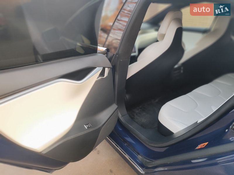 Ліфтбек Tesla Model S 2017 в Києві