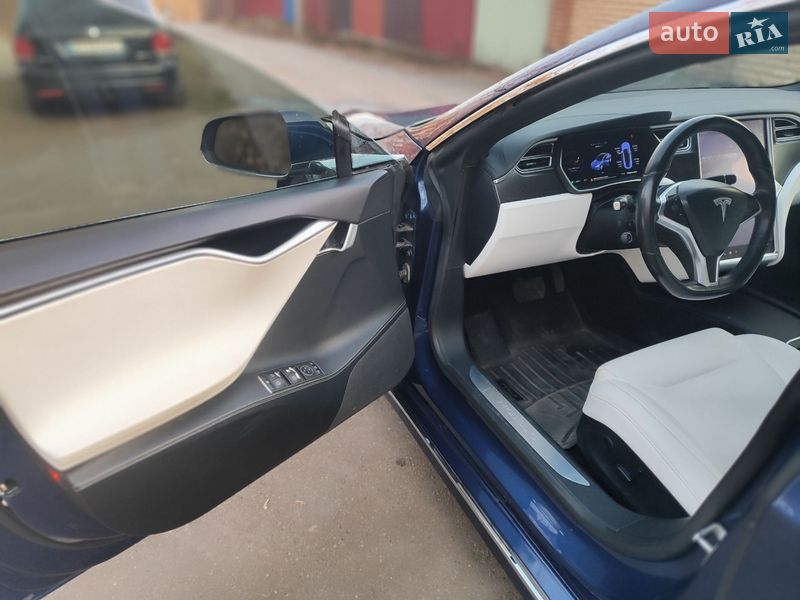 Ліфтбек Tesla Model S 2017 в Києві