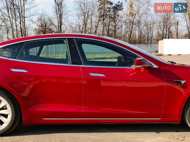 Лифтбек Tesla Model S 2017 в Киеве