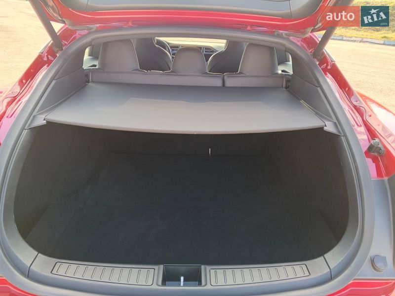 Лифтбек Tesla Model S 2017 в Киеве