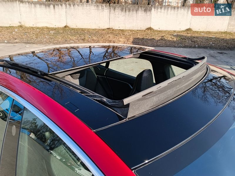 Лифтбек Tesla Model S 2017 в Киеве