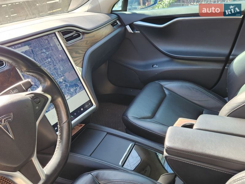 Лифтбек Tesla Model S 2016 в Киеве фото 10 Лифтбек Tesla Model S 2016 в Киеве