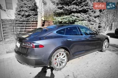 Лифтбек Tesla Model S 2016 в Киеве