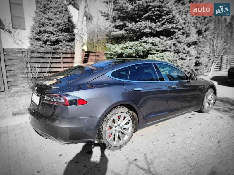 Лифтбек Tesla Model S 2016 в Киеве фото 12 Лифтбек Tesla Model S 2016 в Киеве