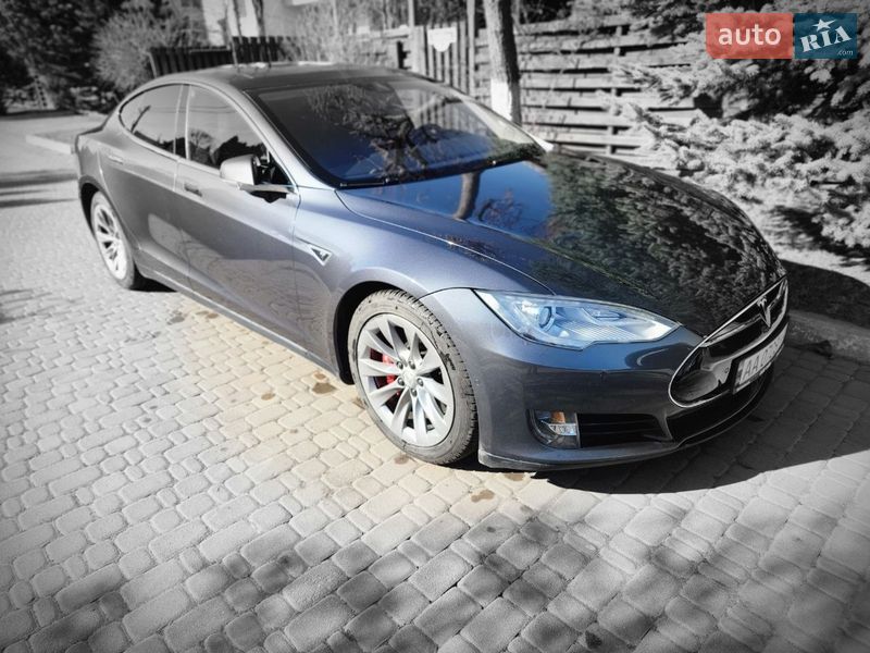 Лифтбек Tesla Model S 2016 в Киеве фото 19 Лифтбек Tesla Model S 2016 в Киеве