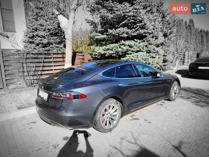 Лифтбек Tesla Model S 2016 в Киеве фото 22 Лифтбек Tesla Model S 2016 в Киеве
