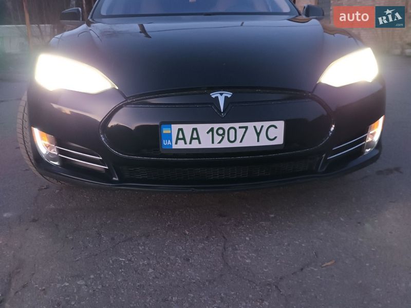Ліфтбек Tesla Model S 2013 в Києві
