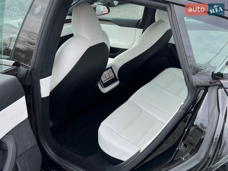 Ліфтбек Tesla Model S 2022 в Черкасах