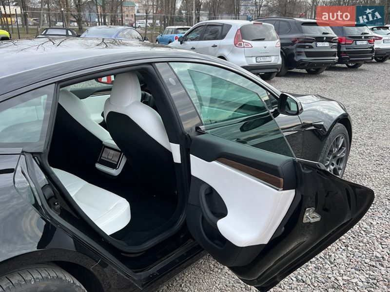 Ліфтбек Tesla Model S 2022 в Черкасах