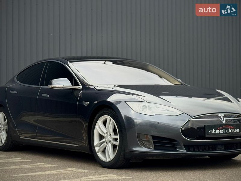 Ліфтбек Tesla Model S 2015 в Миколаєві