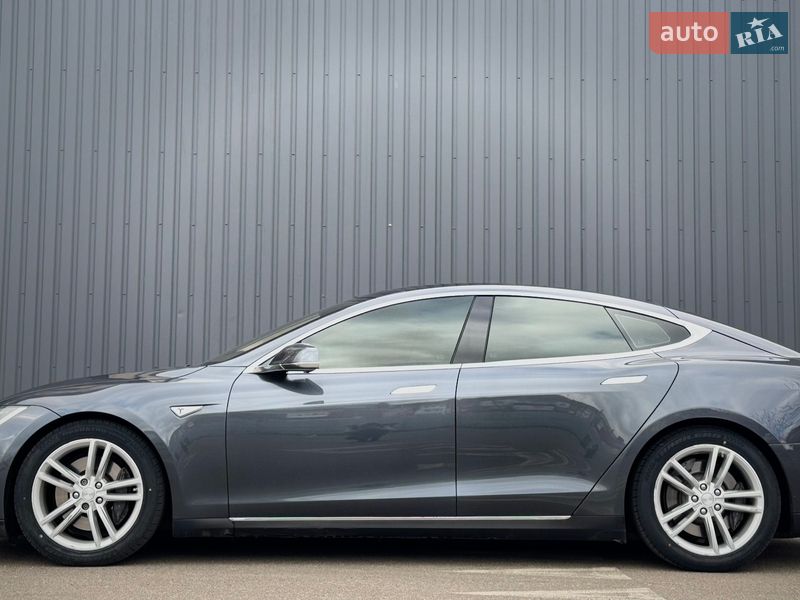 Ліфтбек Tesla Model S 2015 в Миколаєві