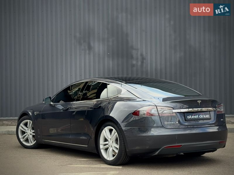 Ліфтбек Tesla Model S 2015 в Миколаєві