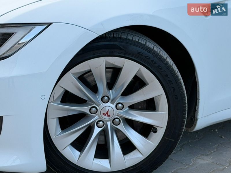 Лифтбек Tesla Model S 2016 в Тернополе