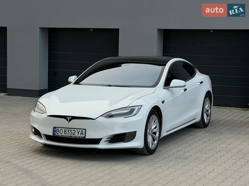 Лифтбек Tesla Model S 2016 в Тернополе