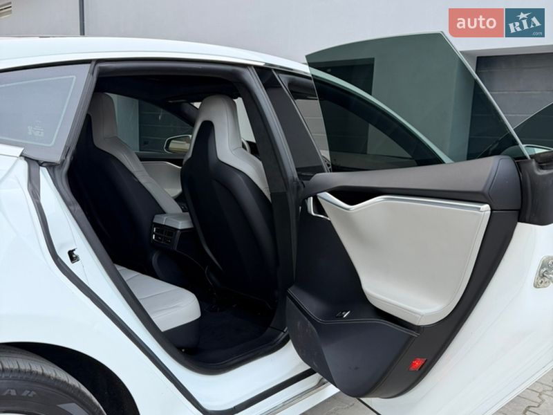 Лифтбек Tesla Model S 2016 в Тернополе