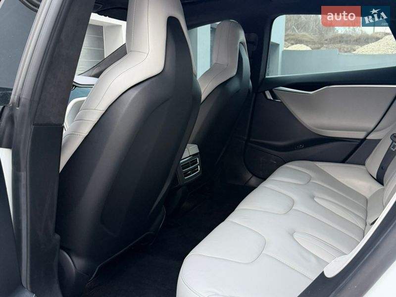 Лифтбек Tesla Model S 2016 в Тернополе