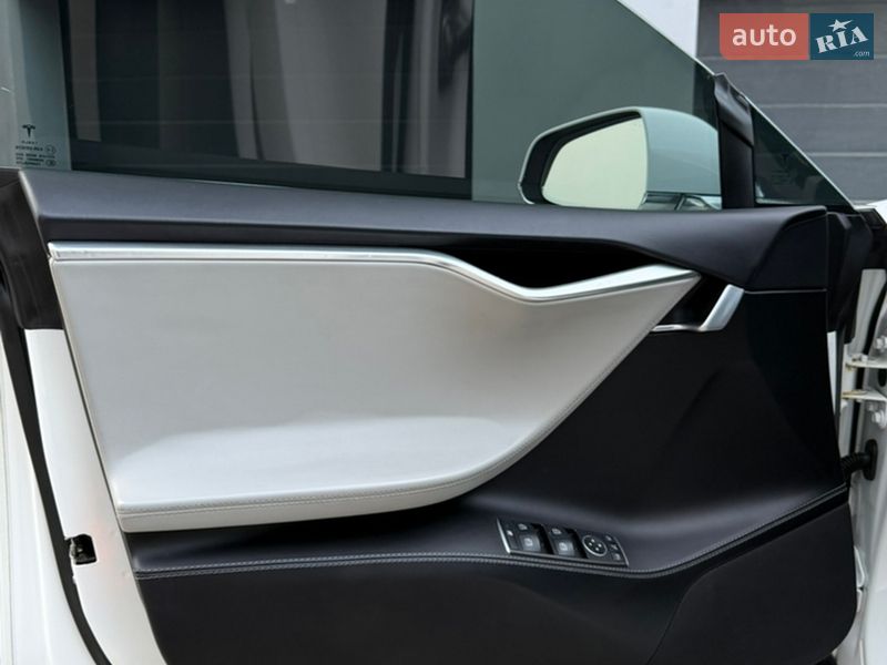 Лифтбек Tesla Model S 2016 в Тернополе