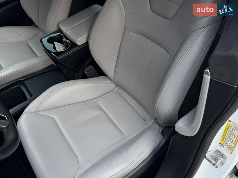 Лифтбек Tesla Model S 2016 в Тернополе