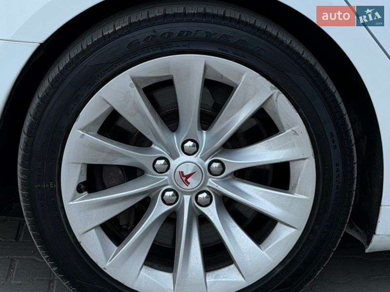 Лифтбек Tesla Model S 2016 в Тернополе