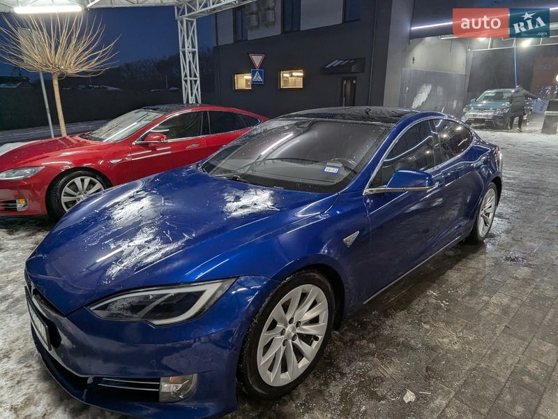 Лифтбек Tesla Model S 2016 в Луцке фото 12 Лифтбек Tesla Model S 2016 в Луцке