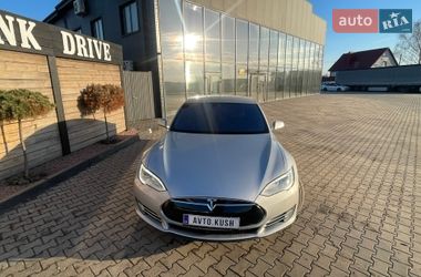 Лифтбек Tesla Model S 2015 в Луцке