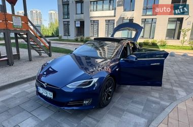 Ліфтбек Tesla Model S 2016 в Києві