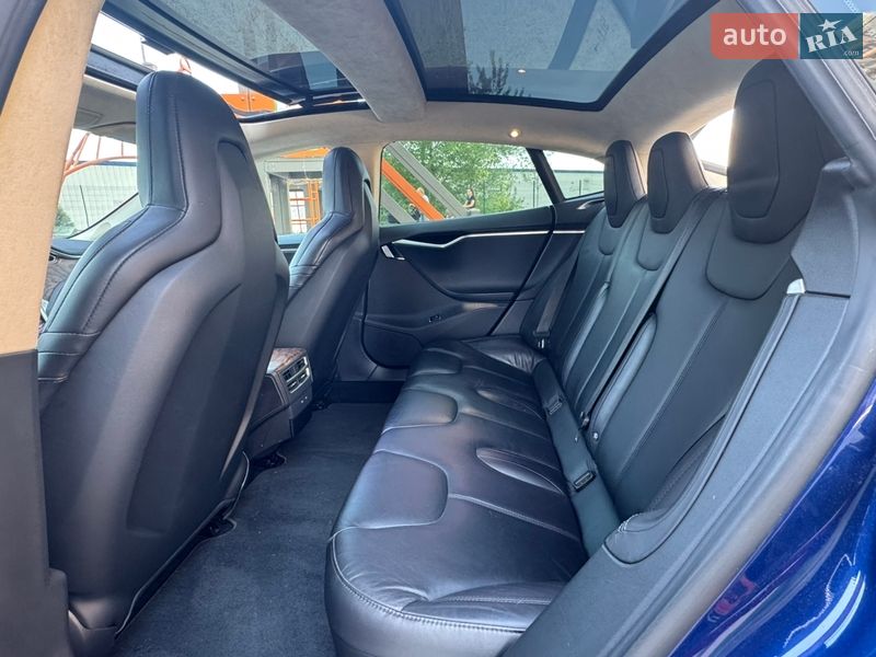 Лифтбек Tesla Model S 2016 в Киеве
